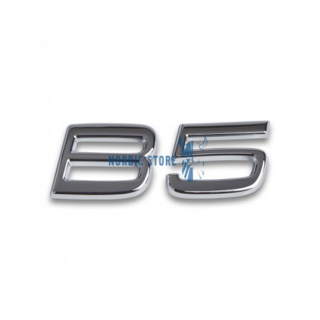 Volvo gyári alkatrészek, Volvo 32274134 B5 embléma csomagtér ajtóra.