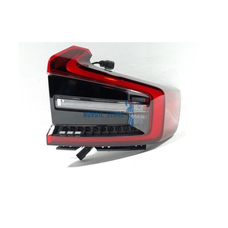 Volvo gyári alkatrészek, Volvo 32365667 C40 jobb hátsó lámpa