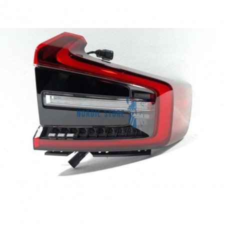 Volvo gyári alkatrészek, Volvo 32365667 C40 jobb hátsó lámpa