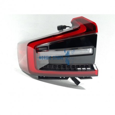 Volvo gyári alkatrészek, Volvo 32365666 C40 bal hátsó lámpa