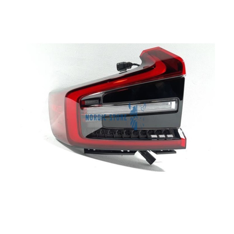 Volvo gyári alkatrészek, Volvo 32365668 C40 bal hátsó lámpa