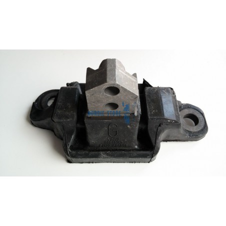 Volvo gyári alkatrészek, Volvo S80 30645745 motortartó 